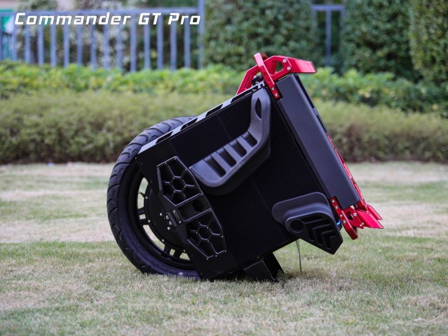 Extreme Bull GT PRO, Kickstand Side